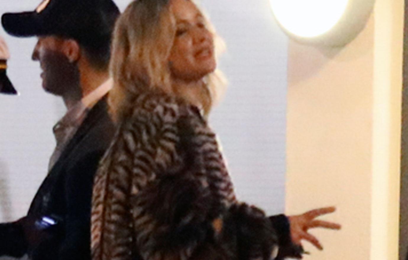 //jennifer lawrence seen smoking pals london