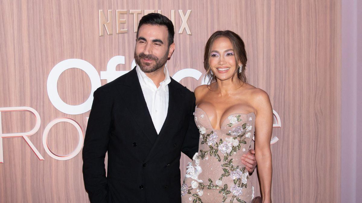 Photo of Brett Goldstein and Jennifer Lopez