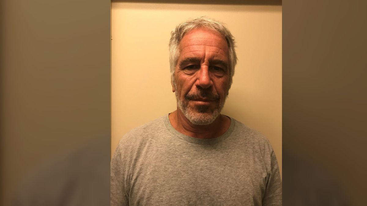 A group of forensic pathologists is reportedly reviewing Jeffrey's autopsy findings, according to Mark.