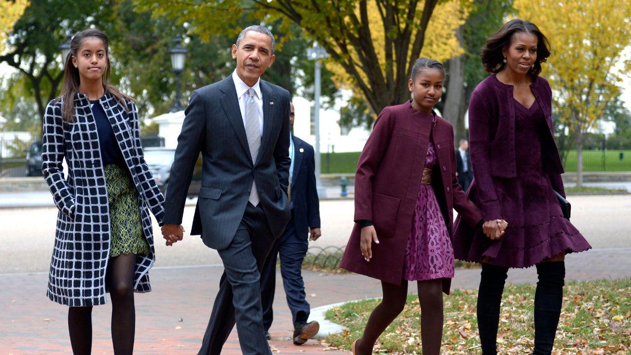 A photo of Barack Obama, Michelle Obama, Sasha Obama, and Malia Obama