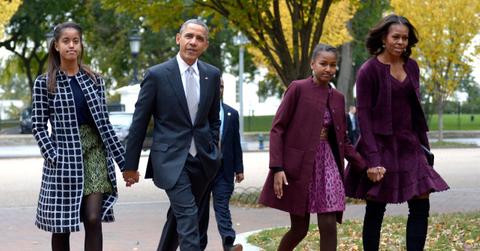 A photo of Barack Obama, Michelle Obama, Sasha Obama, and Malia Obama