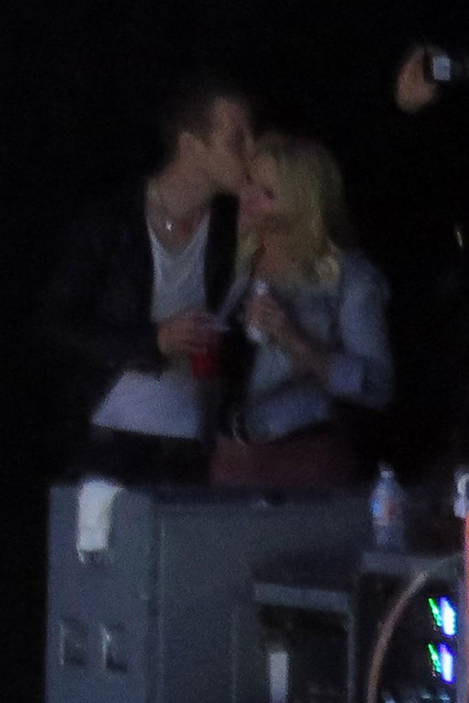 //miranda lambert boyfriend anderson east kissing photos