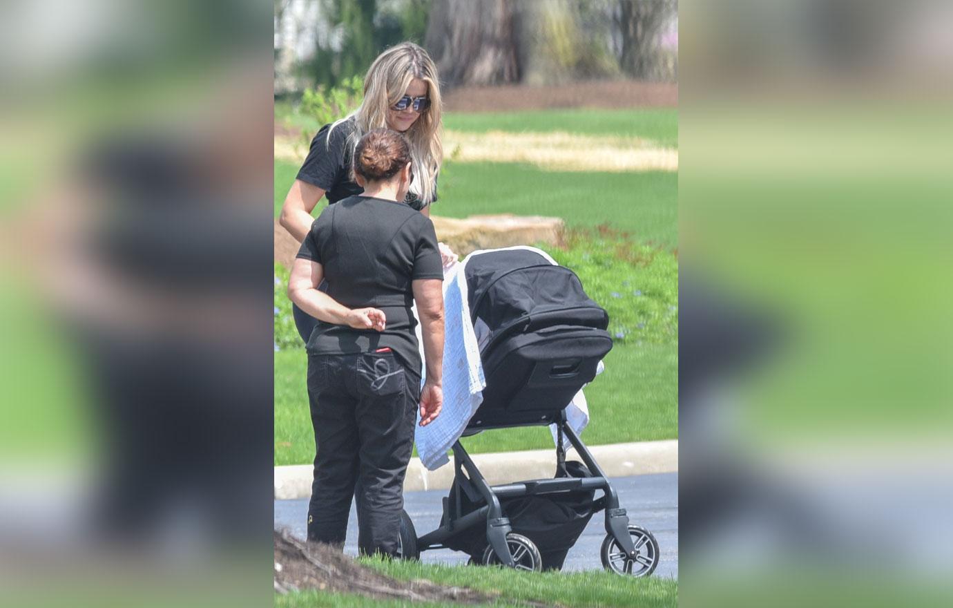 //khloe kardashian daughter true first photos