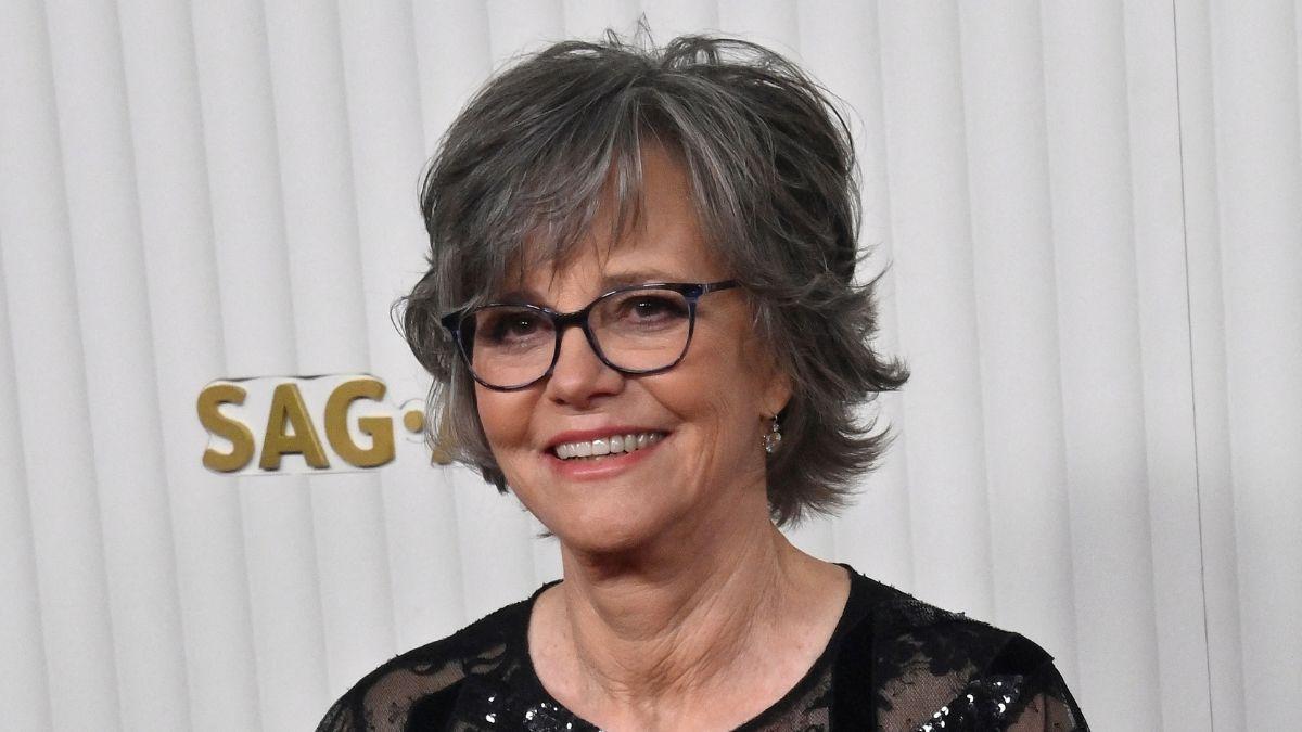 sally field triumphs tragedy learned embrace herself feeling isolated