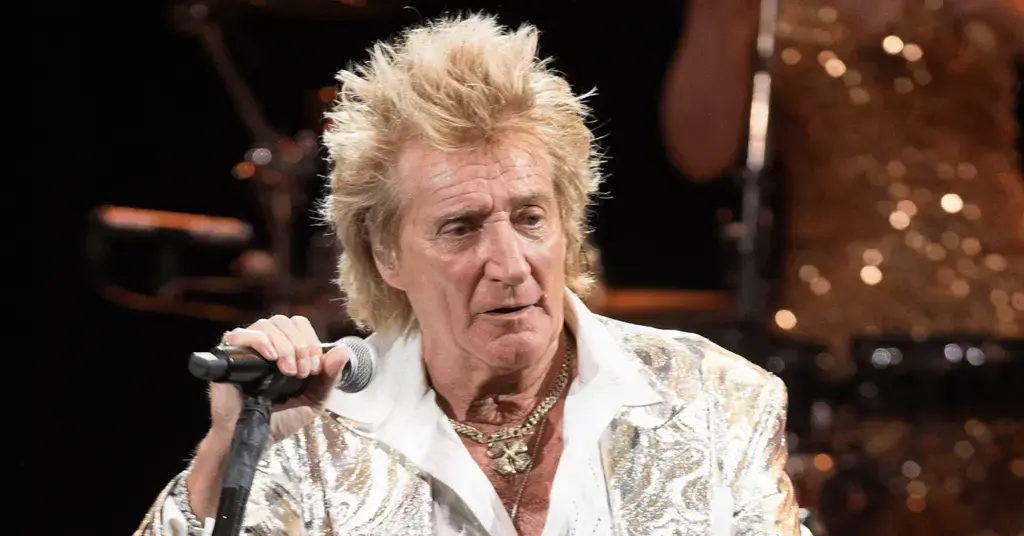 sir rod stewart celebrating  birthday second massive party drinking