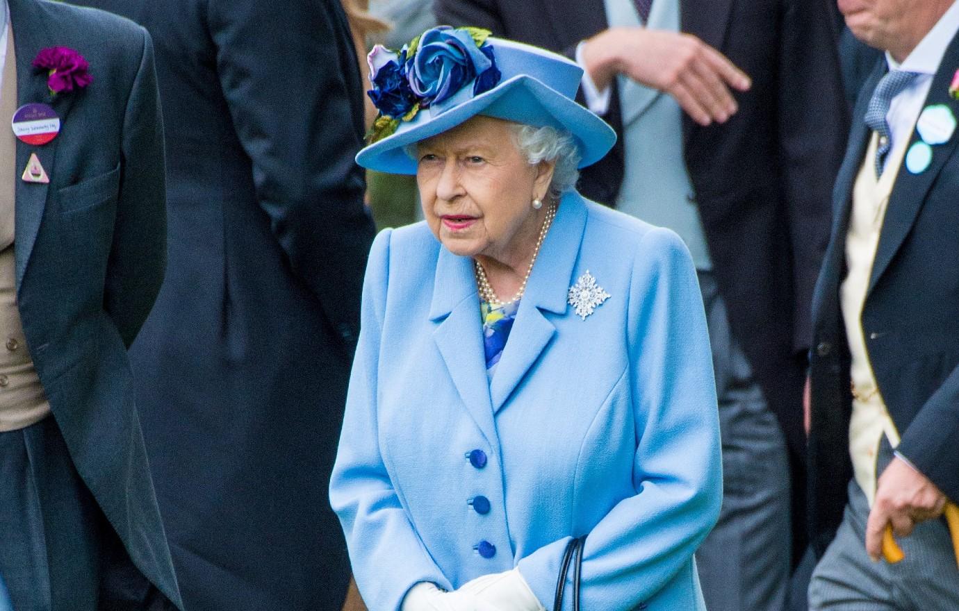 queen elizabeth dies news unfolded world