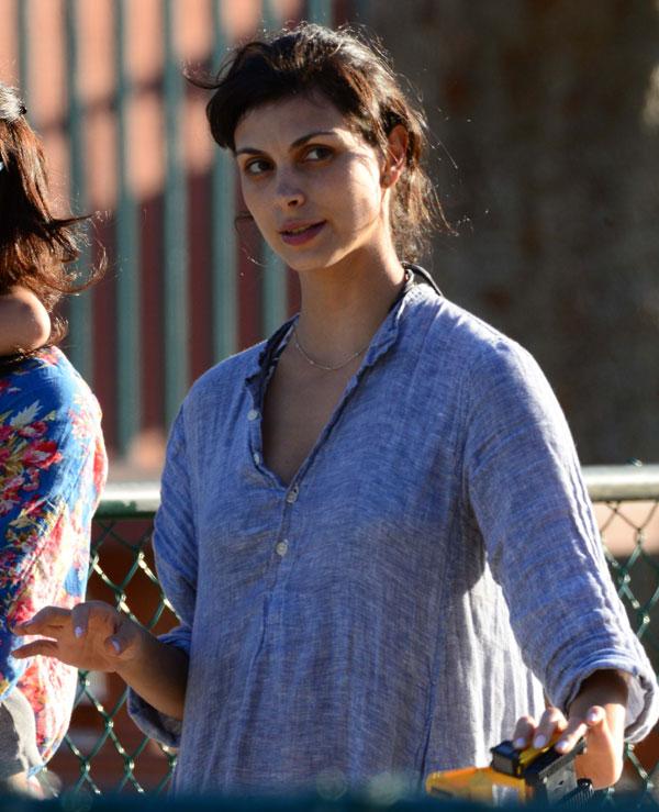 //gotham morena baccarin pregnant baby bump photos