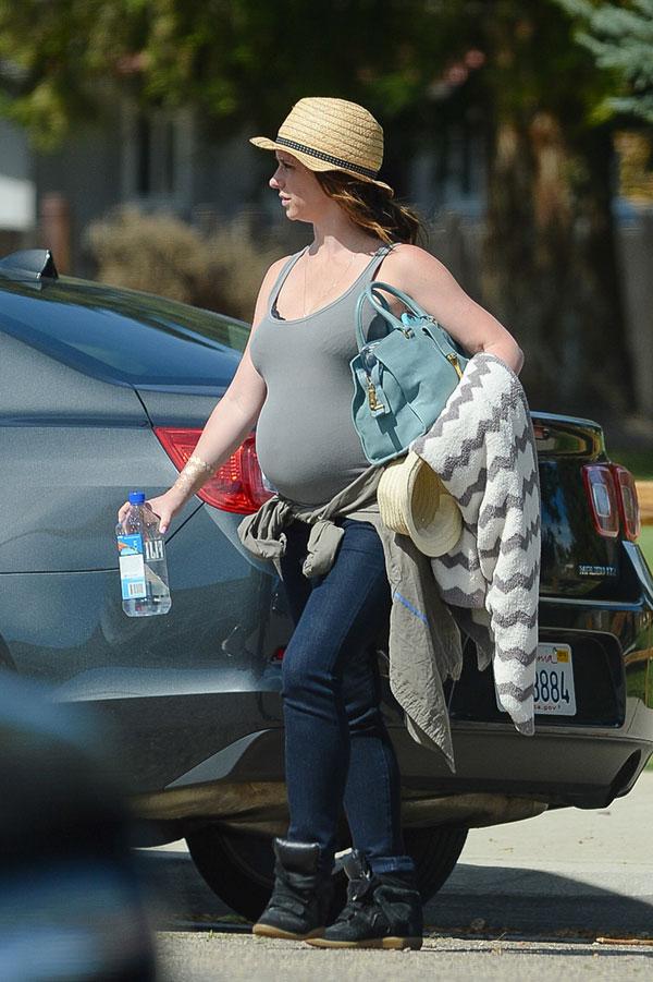 Jennifer Love Hewitt Pregnant Tank Top