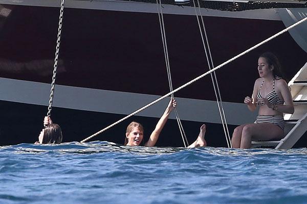 Taylor Swift Bikini Hawaii Vacation