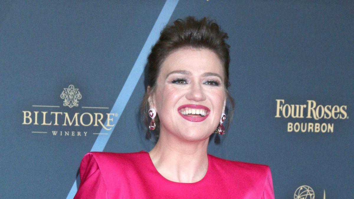 Kelly Clarkson has cashed in on big-bucks music offers now that TV weight is off her shoulders.