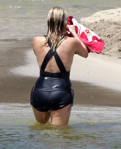 Reese Witherspoon Takes The Plunge In A Sexy Swimsuit 