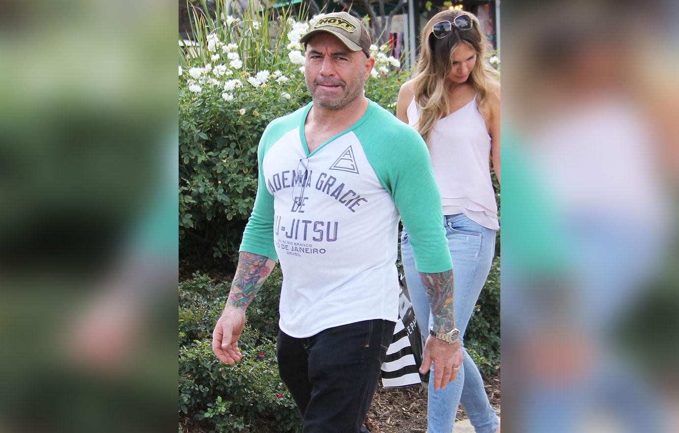 joe rogan set to take stage los angeles two weeks after covid