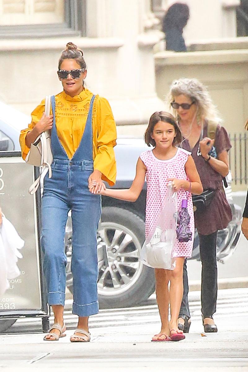 Katie Holmes And Suri Cruise Go For A Stroll In New York