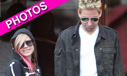 //avril lavigne baby bump