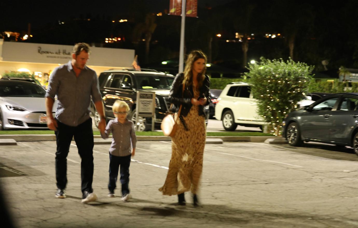 Things got serious when the girlfriend met the son, as is the case when Katherine Schwarzenegger and Chris Pratt went out to dinner with his boy, Jack.