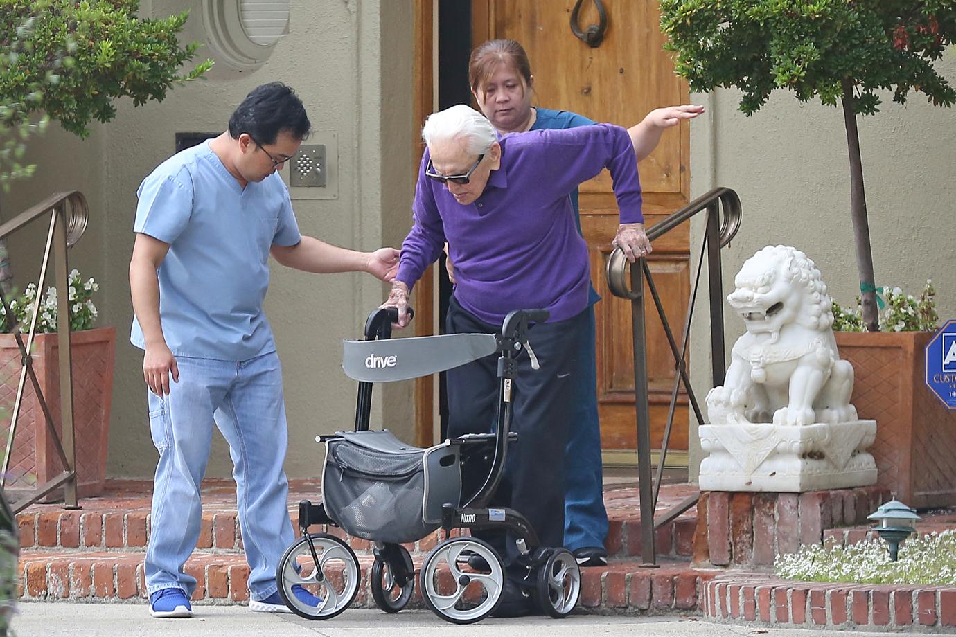 Kirk Douglas – 102-Year-Old Hollywood Legend Goes For A Walk In Beverly Hills