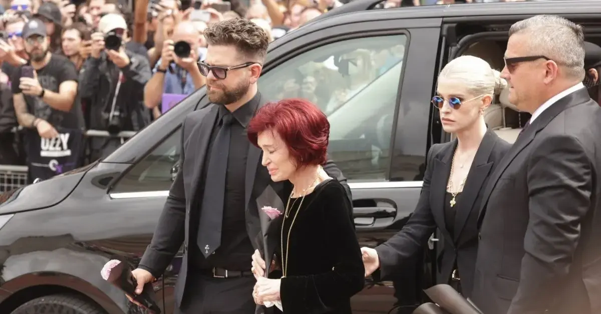 Photo of Sharon, Kelly and Jack Osbourne