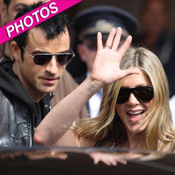 Justin Theroux Returns Back to NYC After Trip to Paris!, Justin Theroux
