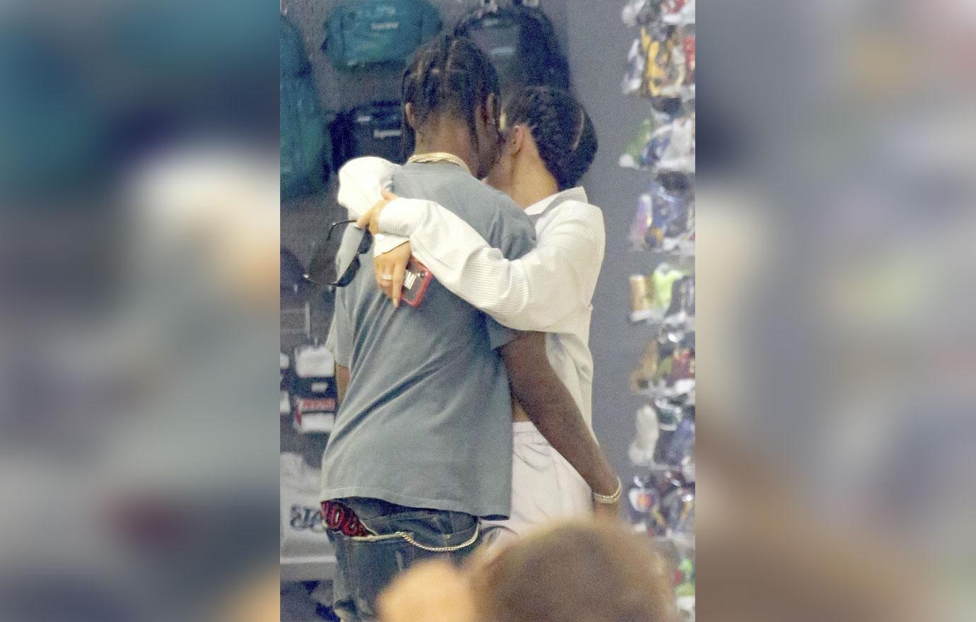 Kylie Jenner Travis Scott Kissing New York