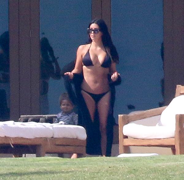 //Kim Kardashian Sexiest Photos