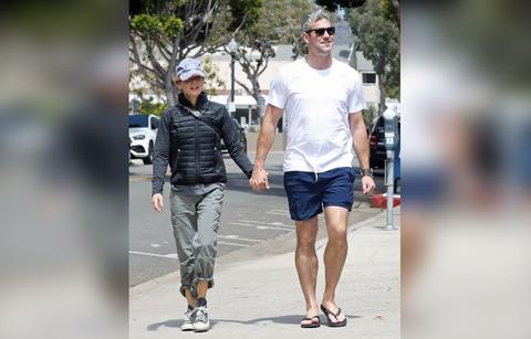 renee zellweger avoids stroller beach ant anstead dating son photos r