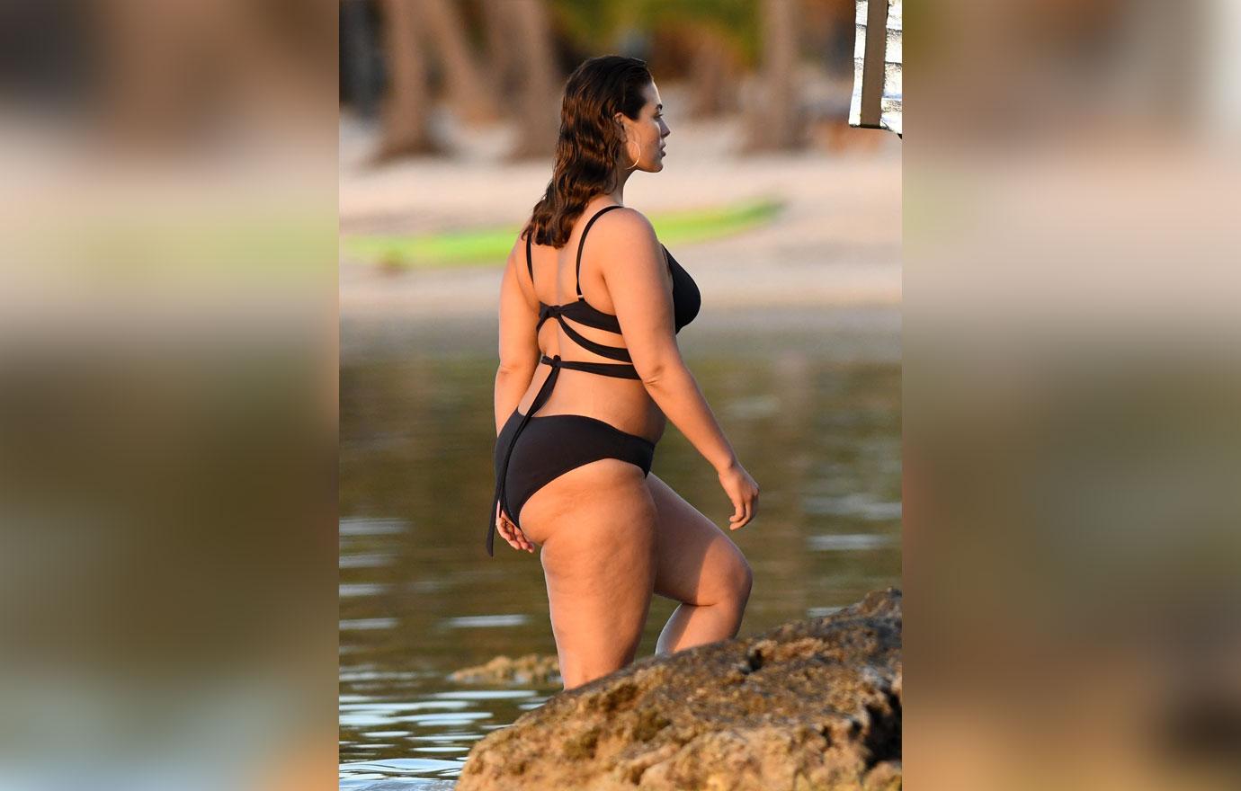 PICS] Ashley Graham Nude Naked Beach – Plus Size Model Boobs Butt Photo  Shoot