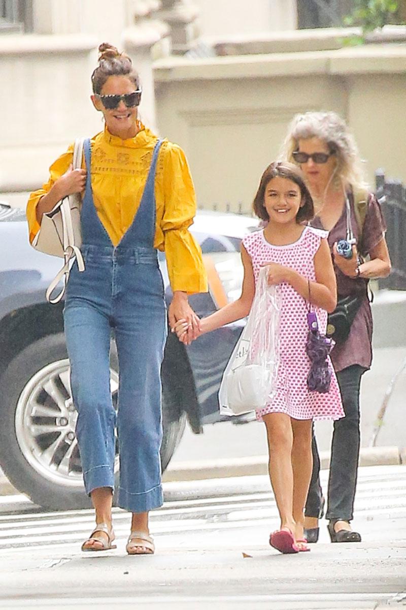 Katie Holmes And Suri Cruise Go For A Stroll In New York