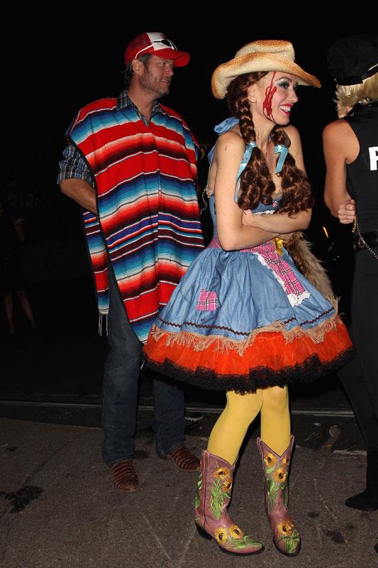 Gwen Stefani Blake Shelton Dating PDA Halloween Party