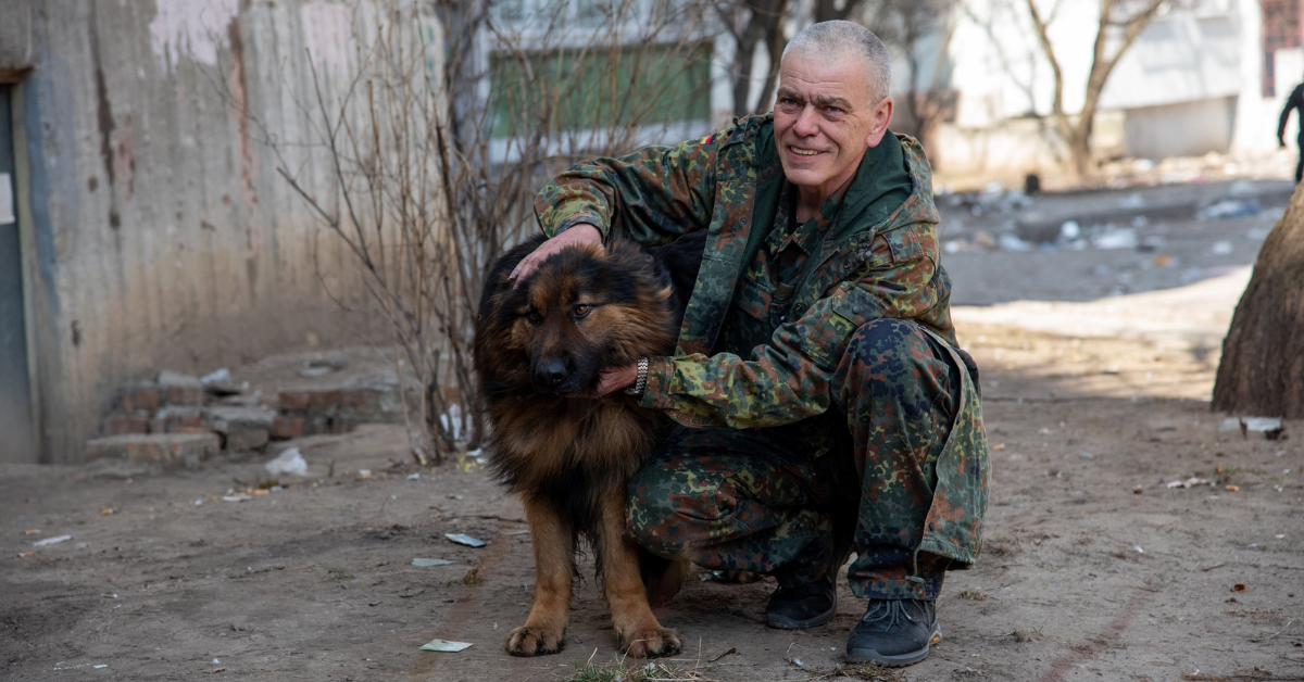 russian soldiers eat zoo animals