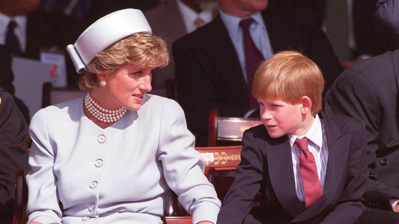 picture of Prince Harry and Princess Diana
