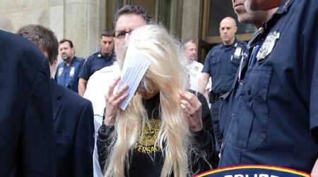 //inf_amanda_bynes_leaves__