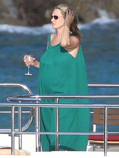 Pregnant Uma Thurman Wears A Bikini On A Yacht In St Barts 