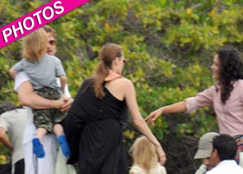 //brad pitt angelina jolie family boat splash