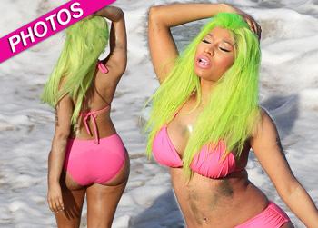 //nicki minaj booty pink bikini