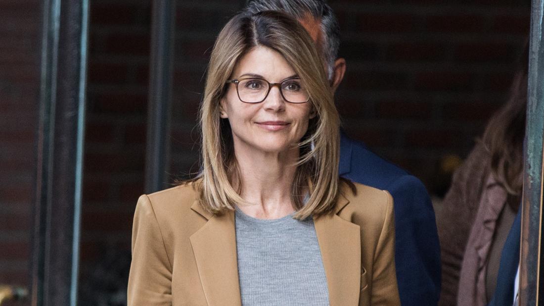 Lori Loughlin Arrives At Court To Face Charges In College Admissions Scandal