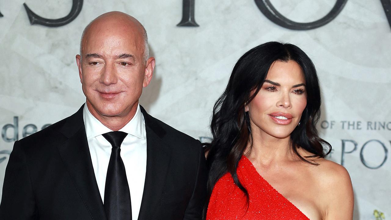 Photo of Jeff Bezos, Lauren Sánchez