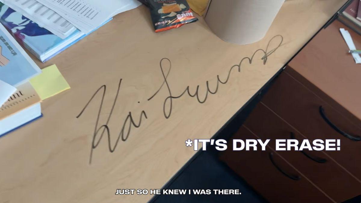 Photo of Kai Trump Desk
