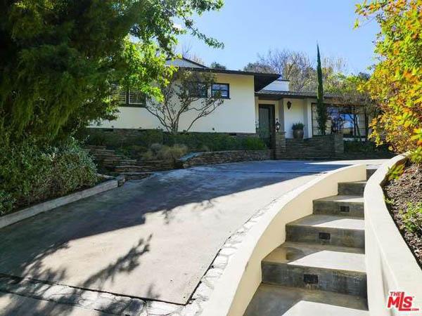 //Leighton meester sells california home