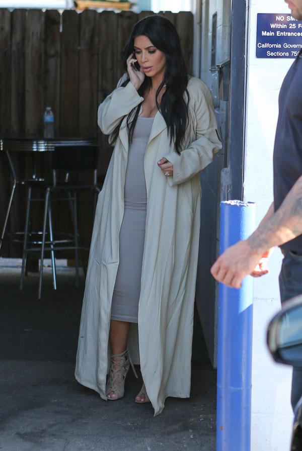 kim kardashian pregnant bump changing