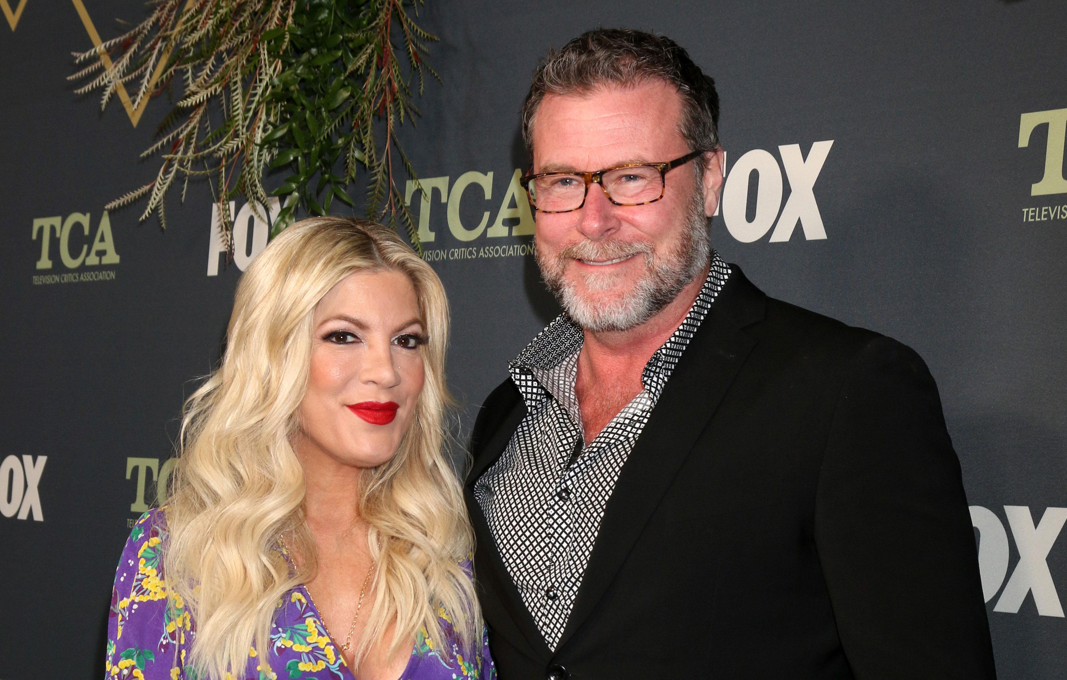 tori spelling husband dean mcdermott caught fighting photos divorce christmas burn