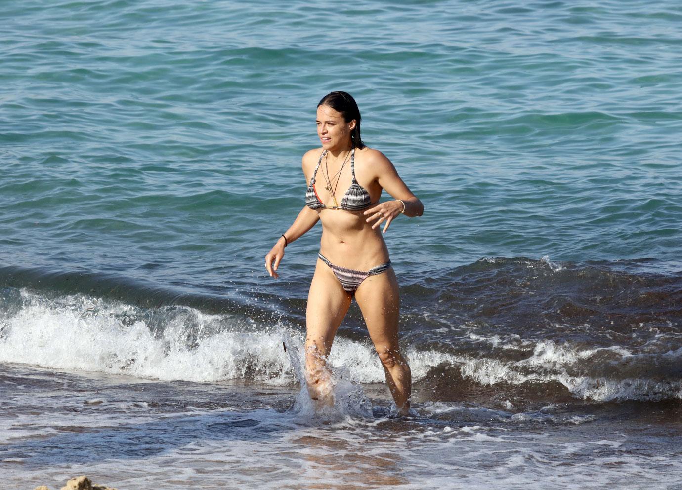 //Michelle Rodriguez slim bikini st tropez