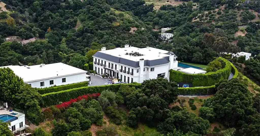 jennifer lopez spends million la mansion ben affleck marital home