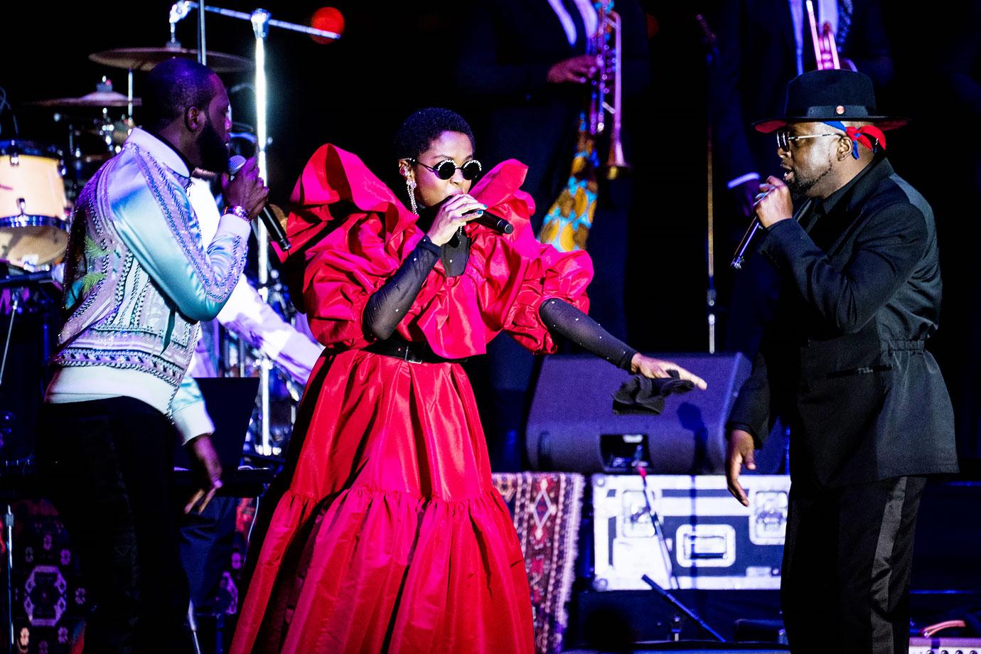 fugees perform the rooftop pier