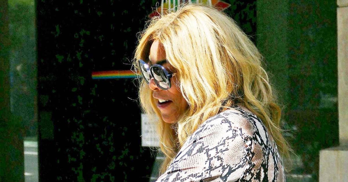 Wendy Williams descalza en bata de baño genera preocupación