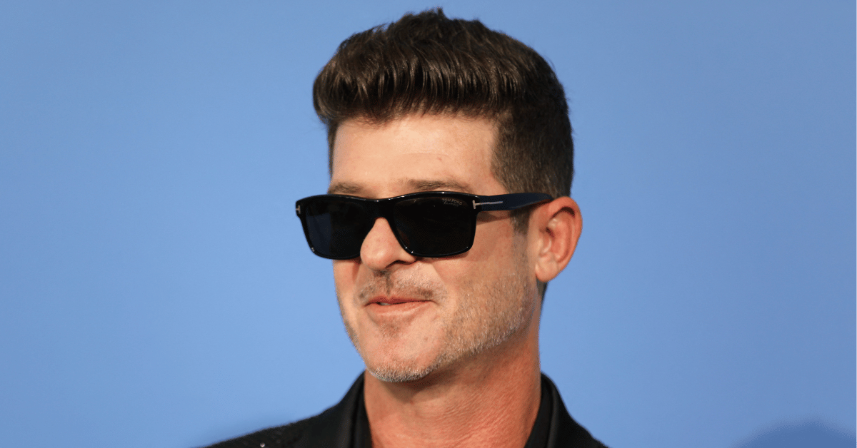 Robin Thicke Going Strong With Fiancée April Love Geary After His 'Embarrassing' Drunken Meltdown: Sources - Vimarsana News