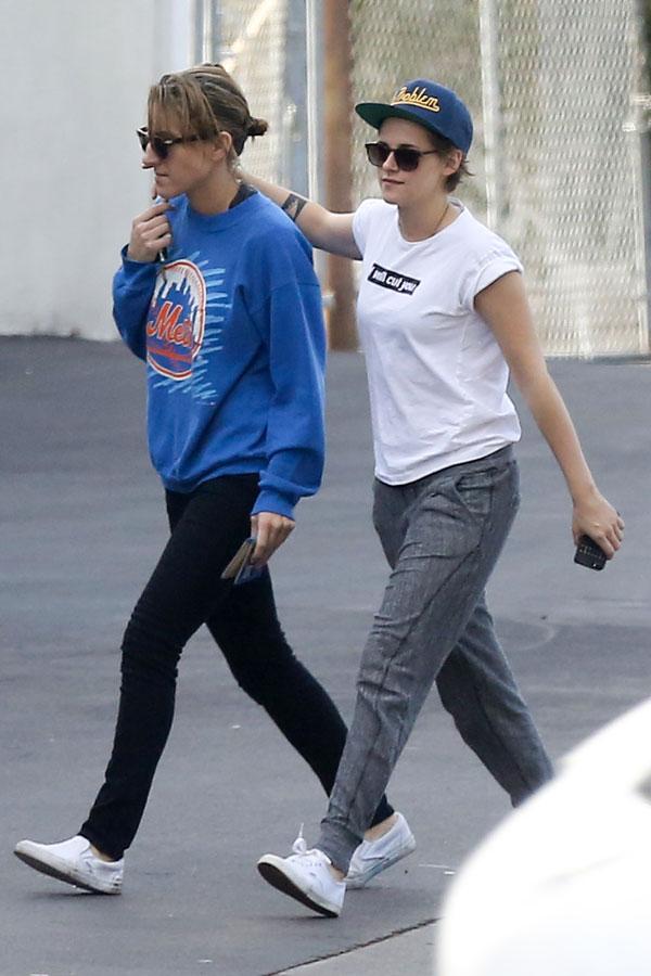 //kristen stewart puts arm around girlfriend