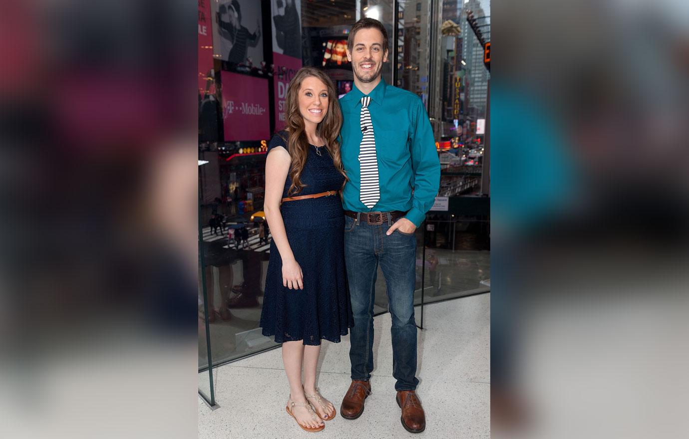 jill duggar husband derick dillard slams jazz jennings transgender counting on