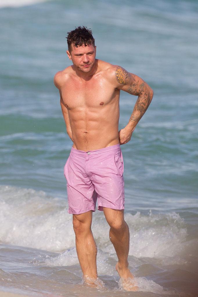 Ryan Phillippe Shirtless Paulina Slagter Engaged Beach Photos