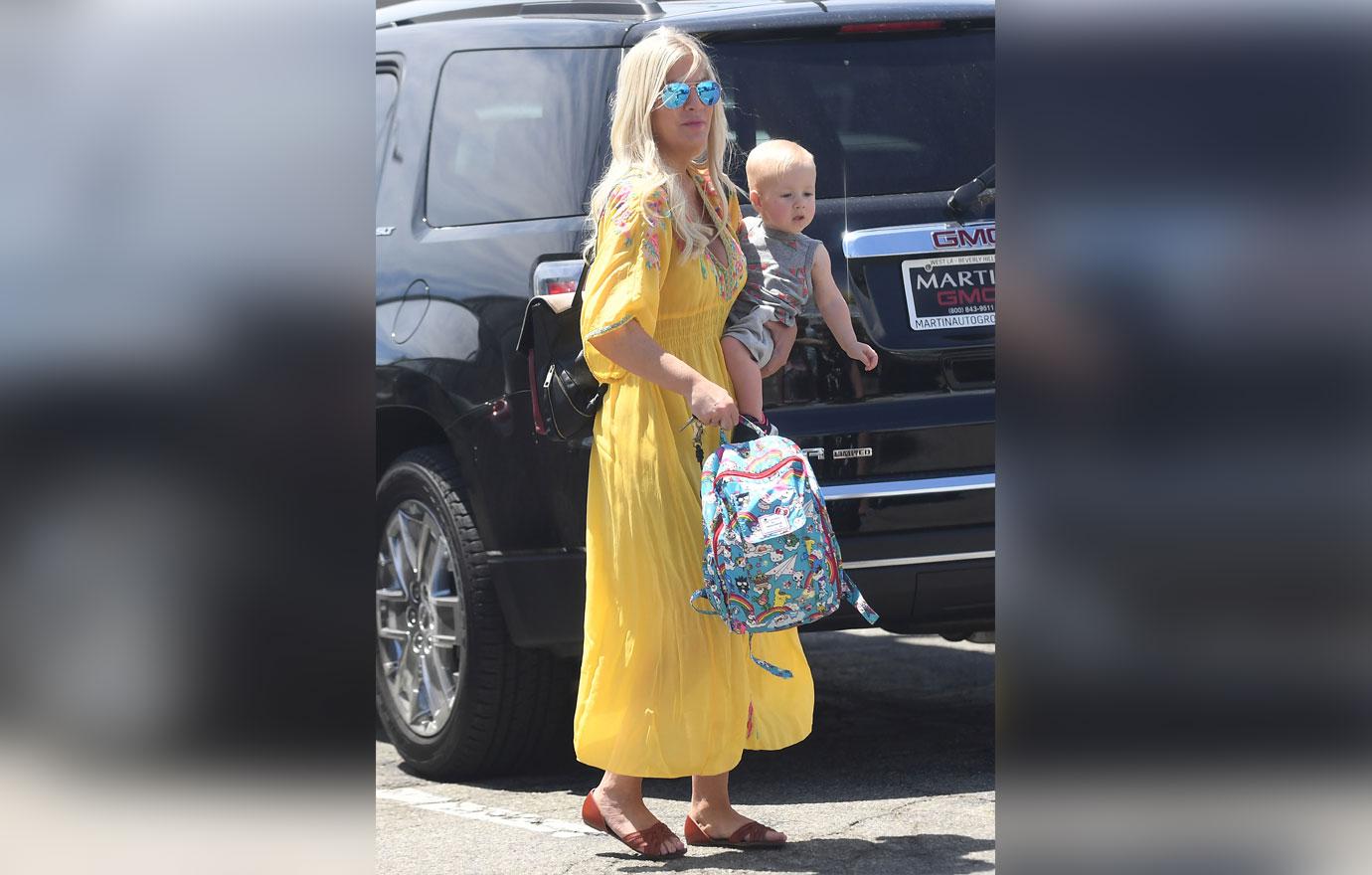 Tori Spelling Takes Kids For Pizza And Ice Cream In Malibu