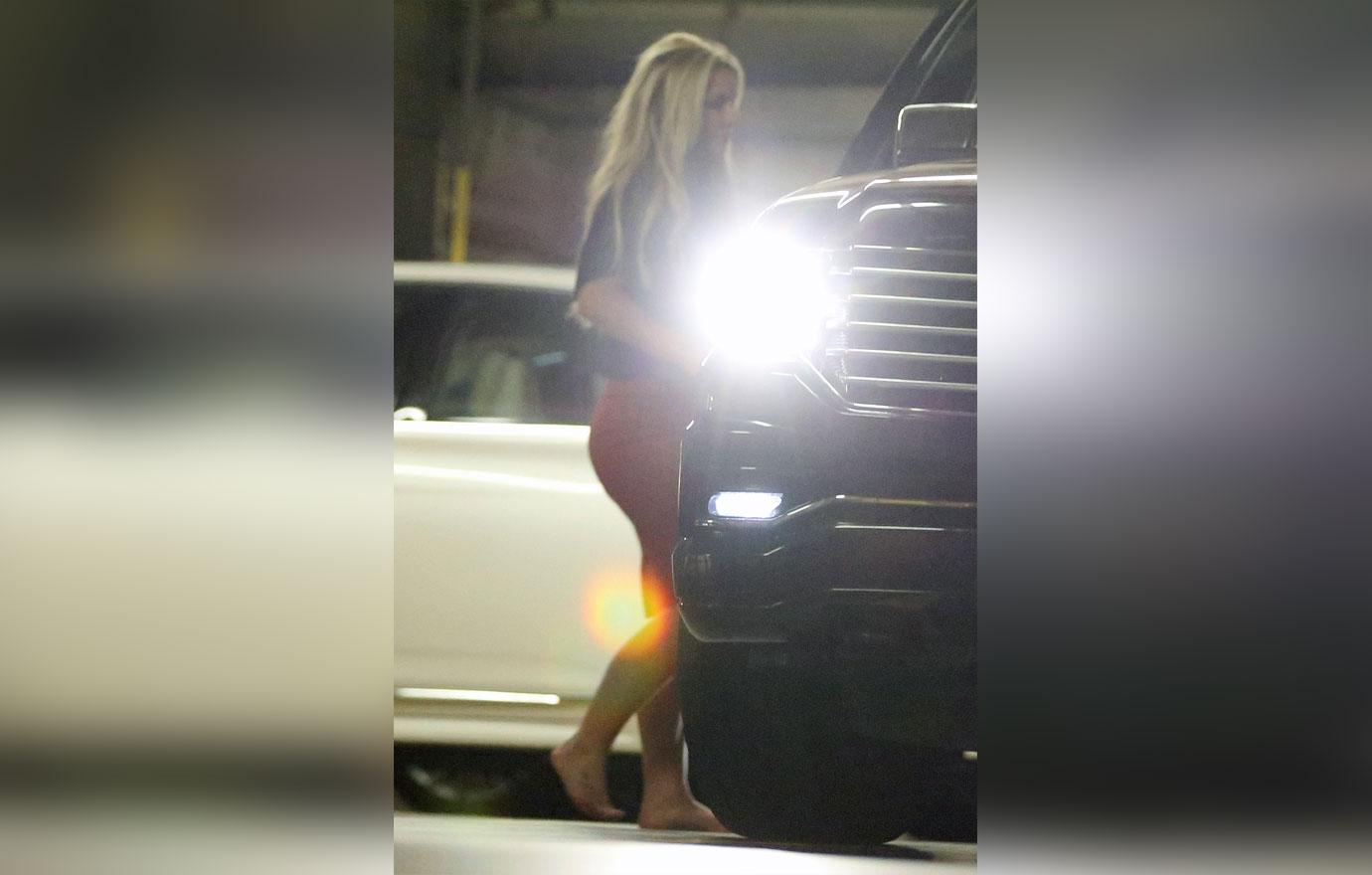 Britney Spears Leaves Court With Mom Wearing No Shoes